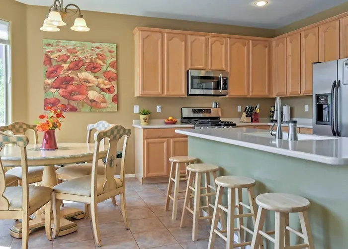 North Phoenix W/ Pool: Hike, Swim & Shop! Holiday home