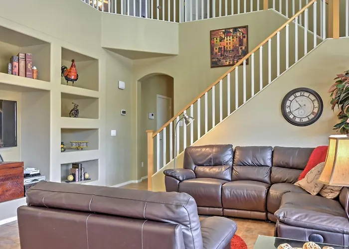 North Phoenix W/ Pool: Hike, Swim & Shop! Holiday home *
