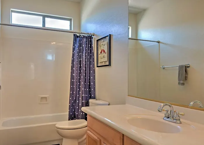 North Phoenix W/ Pool: Hike, Swim & Shop! Holiday home *