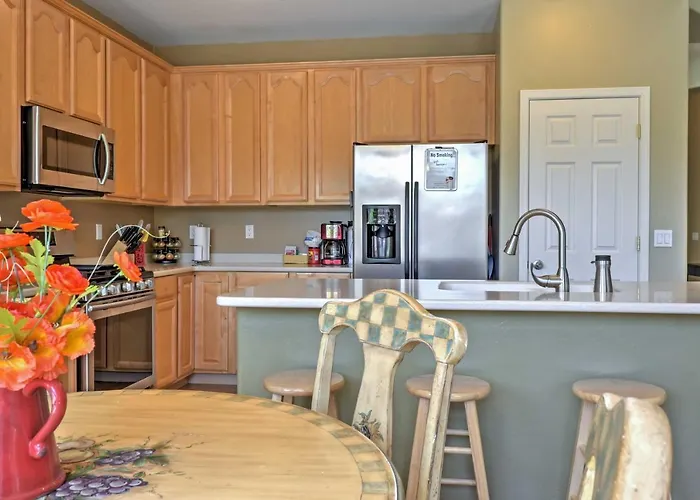 North Phoenix W/ Pool: Hike, Swim & Shop! Holiday home Anthem
